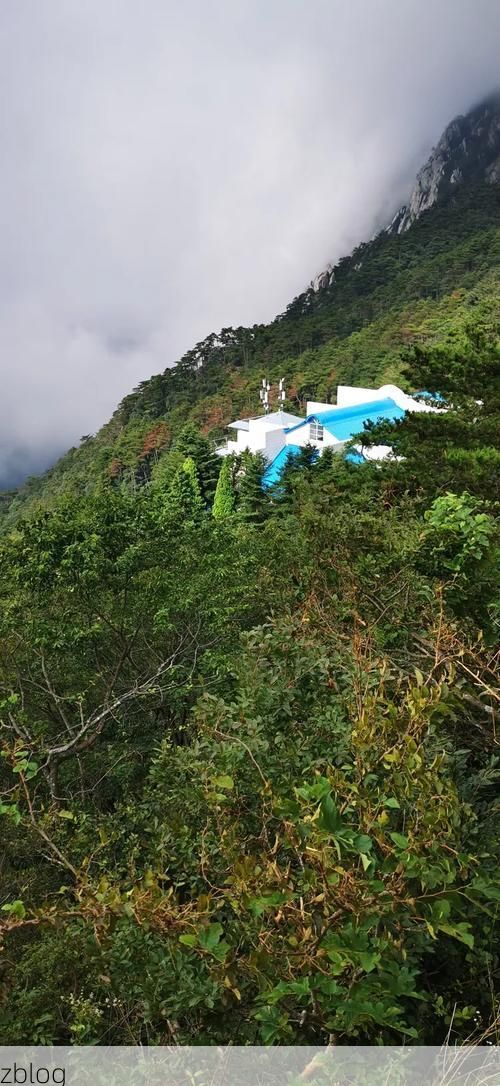 庐山云雾屏障下的零感染坚守：地理优势如何构筑防疫孤岛？