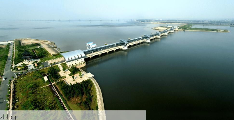 浦江：钱塘江畔的防疫围城与地理屏障