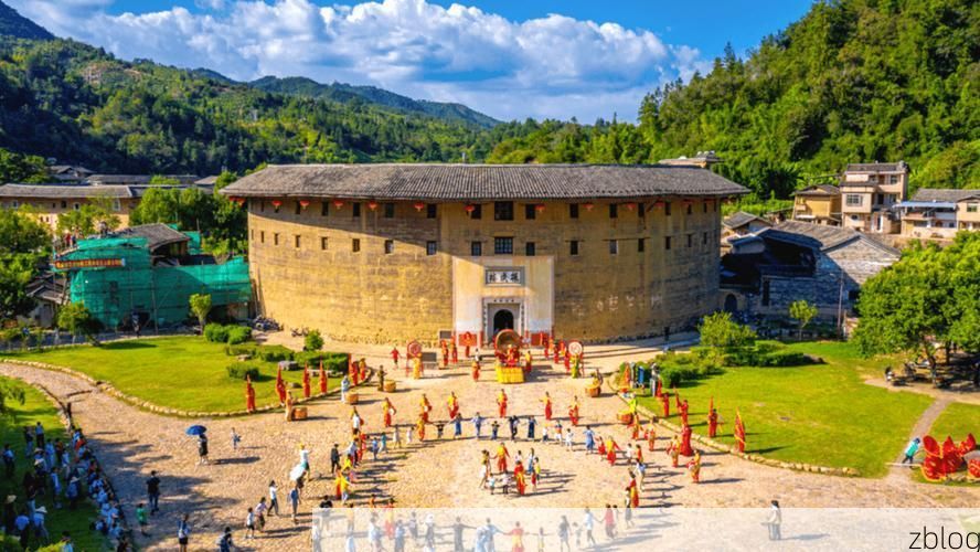 永定土楼聚落下的防疫挑战：地理围合与社区防控的博弈