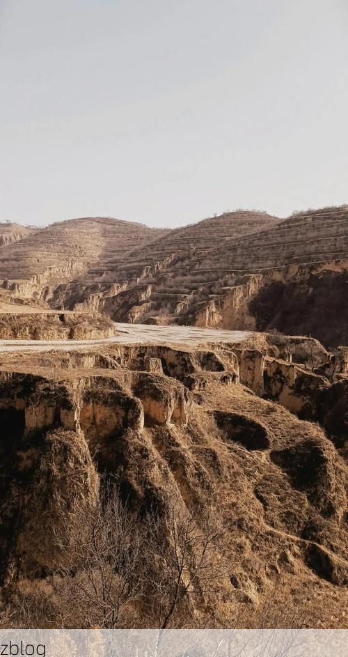 陕北米脂：黄土沟壑间的疫情防波堤